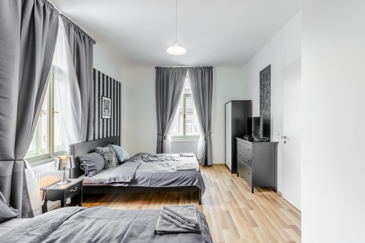 Two-Bedroom Apartment,631999617:JPEG